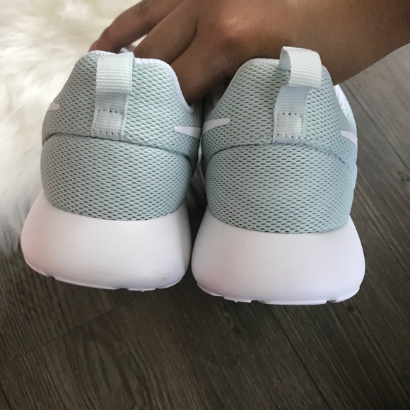 Brand New Nike Roshe One Pale Blue Mint - Picture 4 of 7